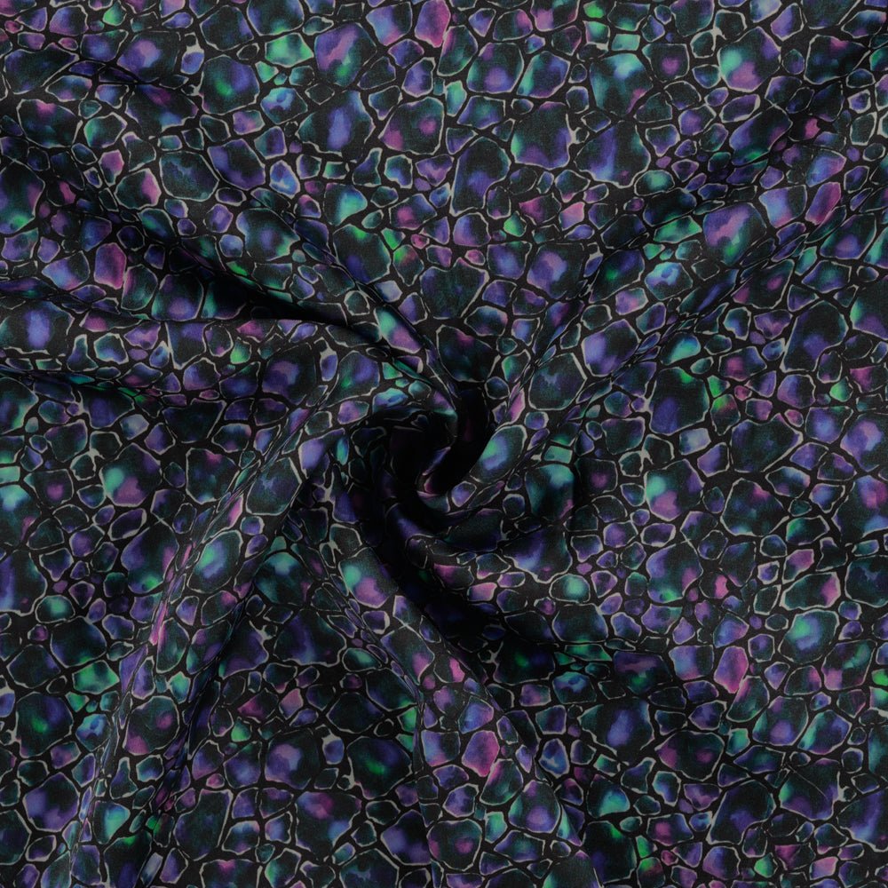 Image en tissu 100 % viscose - mosaïque opale – disponible en ligne chez Šarlotes audumi