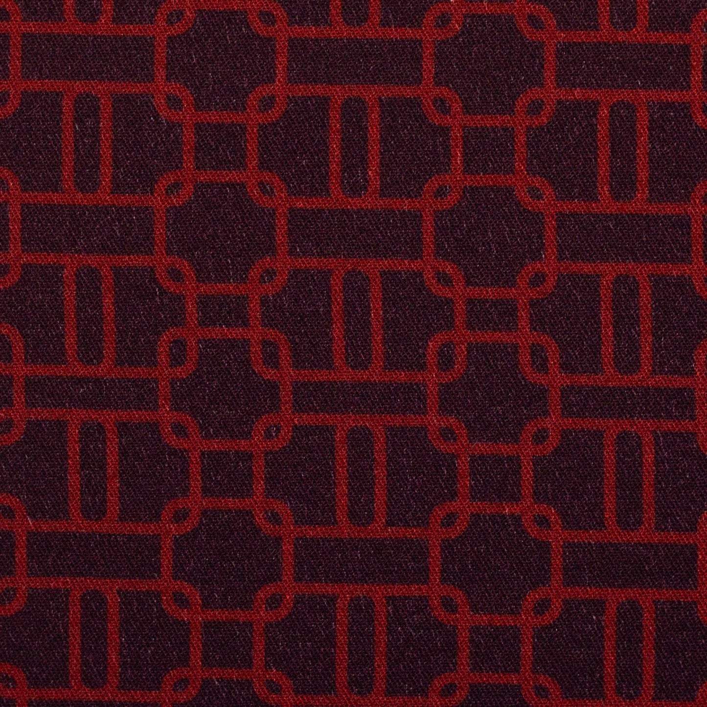 Image avec tissu 100 % viscose à motif de chaînes rouge, 135 g/m² – disponible en ligne chez Šarlotes audumi
