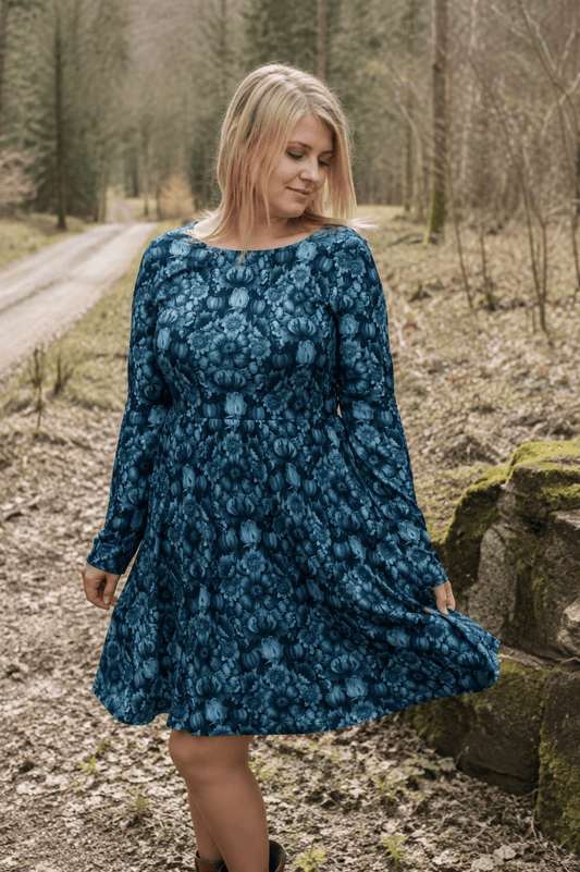 Image of 100% viscose fabric - Victorian floral pattern in dark blue, 135 g/m² – available online at Šarlotes audumi