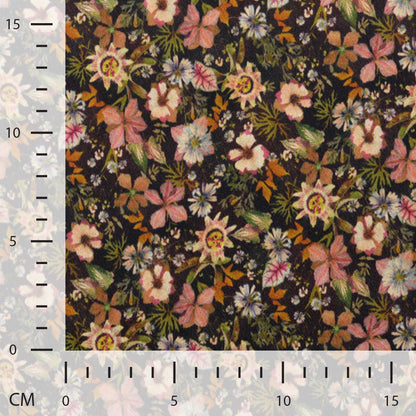 Image de satin 100 % viscose à fleurs sauvages – disponible en ligne chez Tissus Charlotte