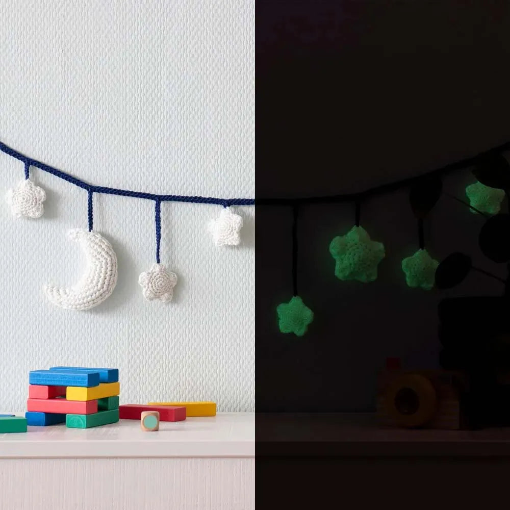 Dzijas Scheepjes Glow Up tumsā spīdoša dzija- 50g / 105m