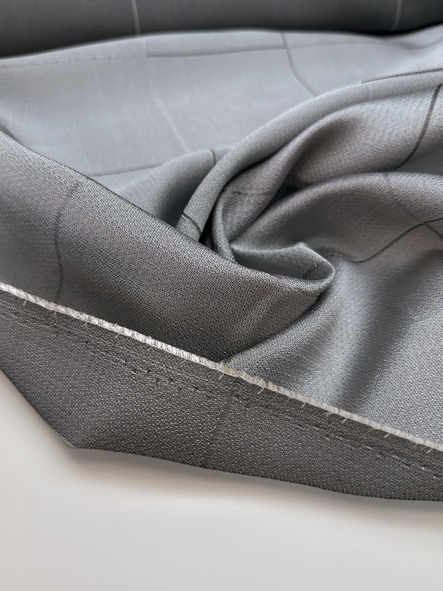 Italian viscose and silk fabric in gray checkered pattern – 120 g/m²