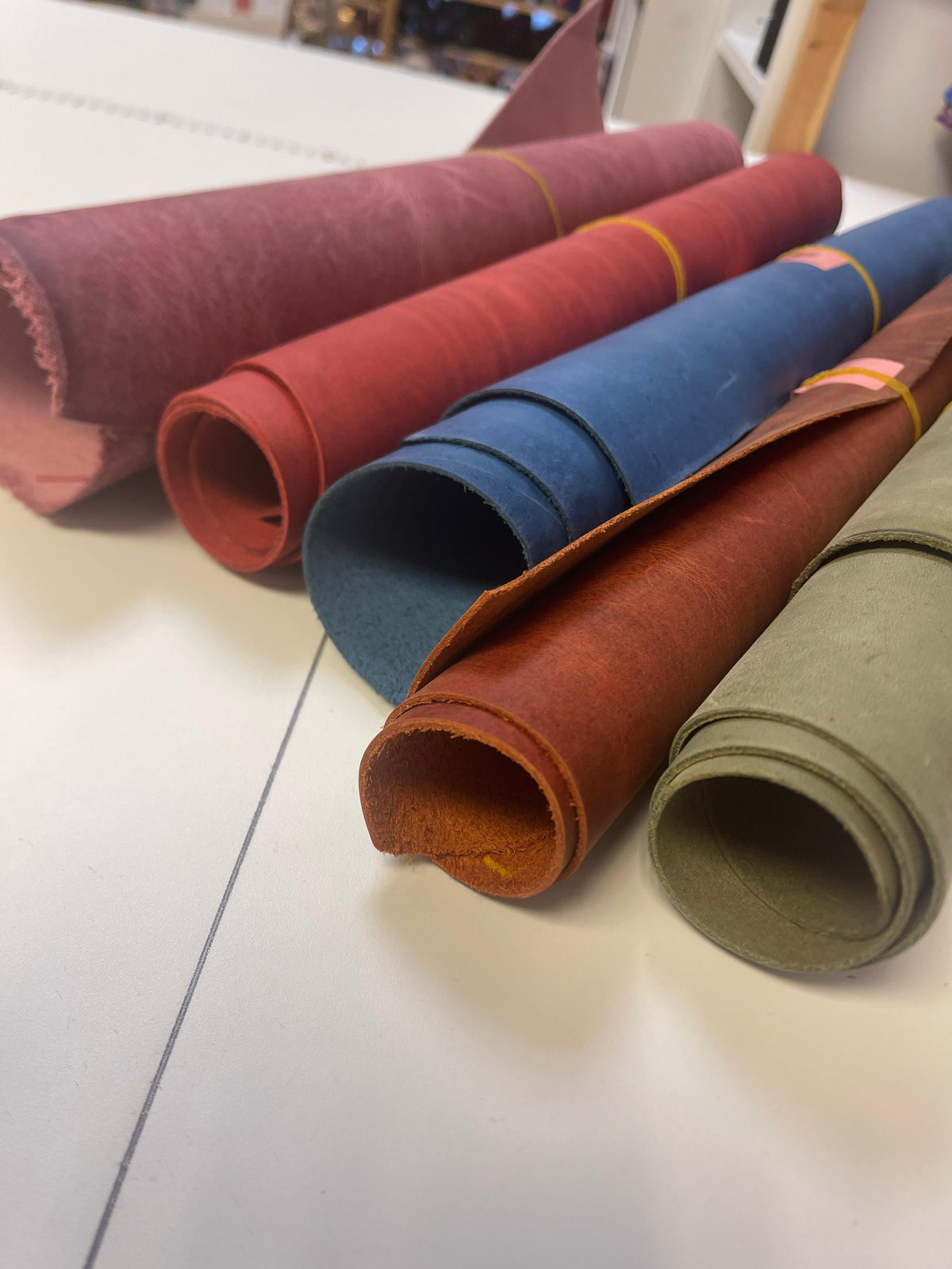 Image with 5. Natural Crazy Horse leather, durable, flexible and characterized by its vintage look. 1.2–1.5 mm – available online at Charlotte's Fabrics