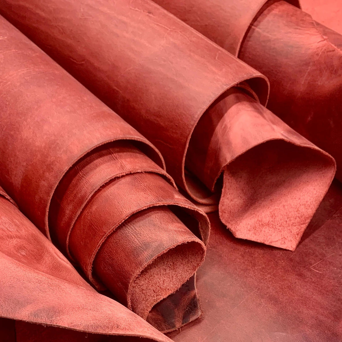 Image with 5. Natural Crazy Horse leather, durable, flexible and characterized by its vintage look. 1.2–1.5 mm – available online at Charlotte's Fabrics