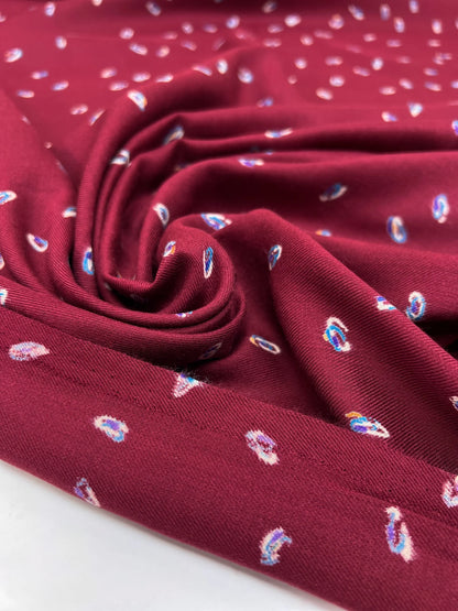 Italian twill fabric in burgundy with a subtle pattern 125 g/m²