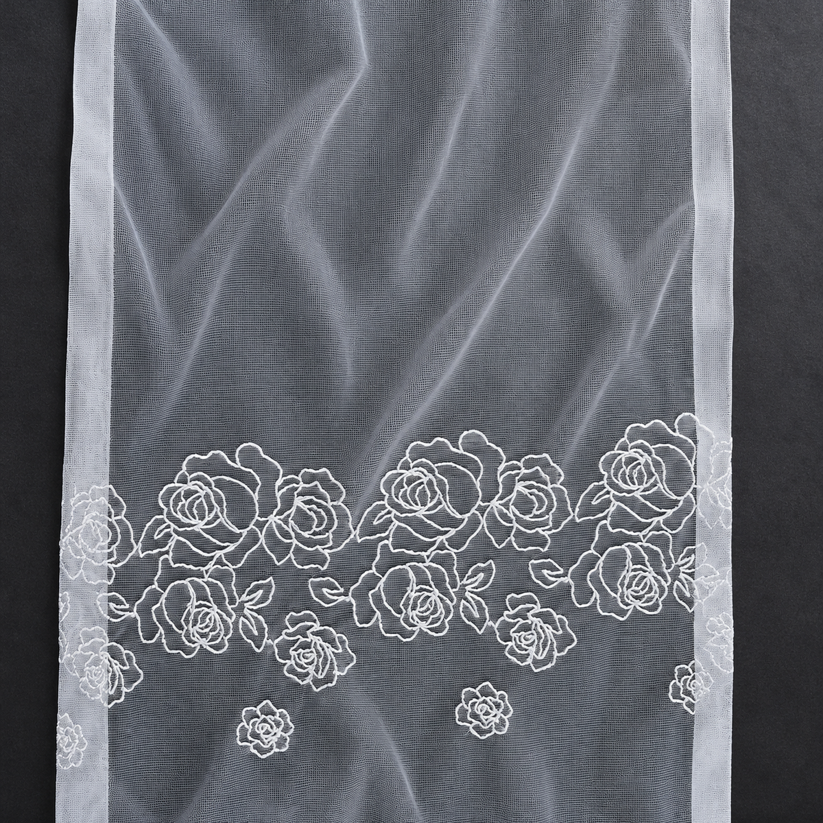 Embroidered lace on tulle, 25 cm – pearl white