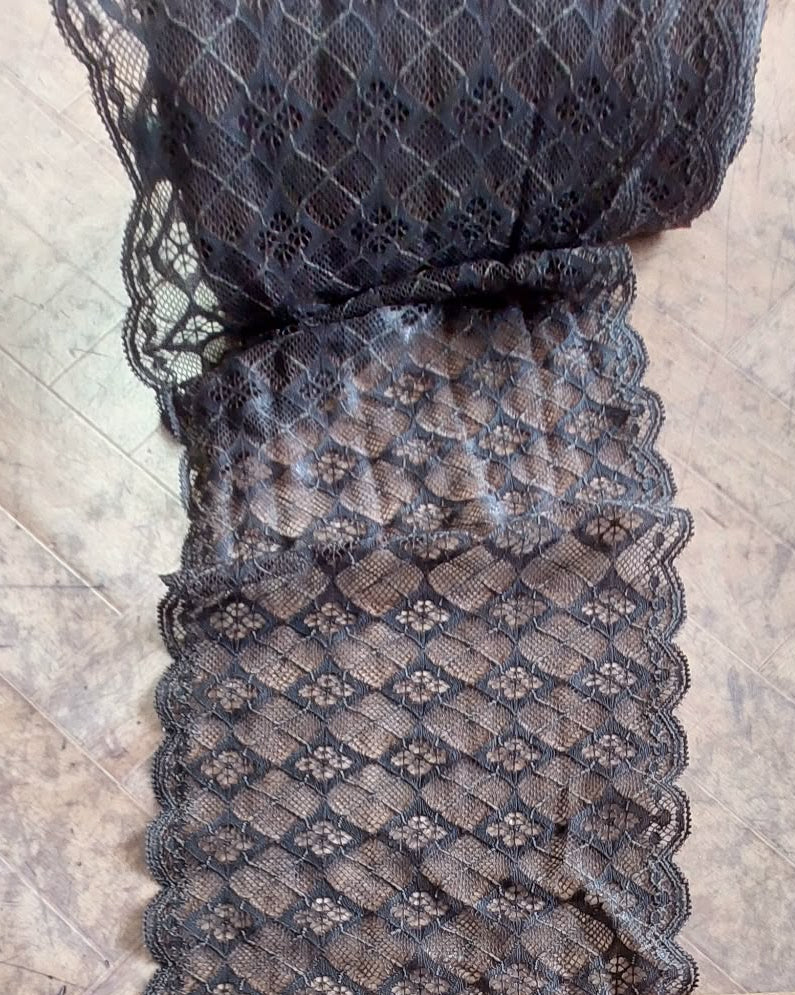 Elastīgā mežģīne 16 cm-šokolāde