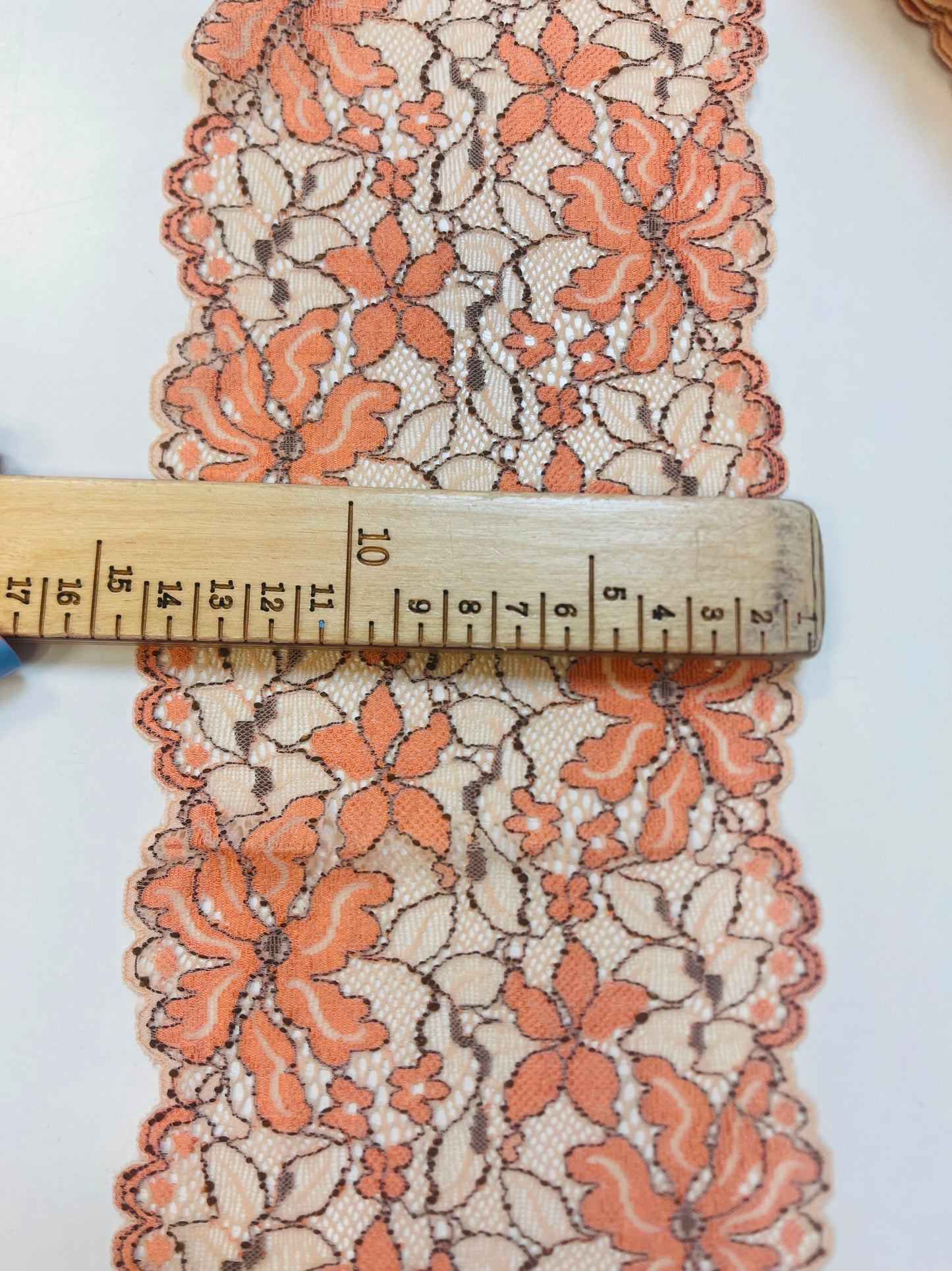 Elastīgā mežģīne 14 cm-oranži ziedi un bēšs pamats