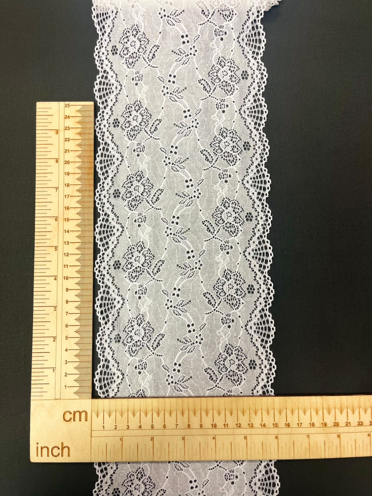 Elastīga ziedu mežģīne 17 cm-sniega balta