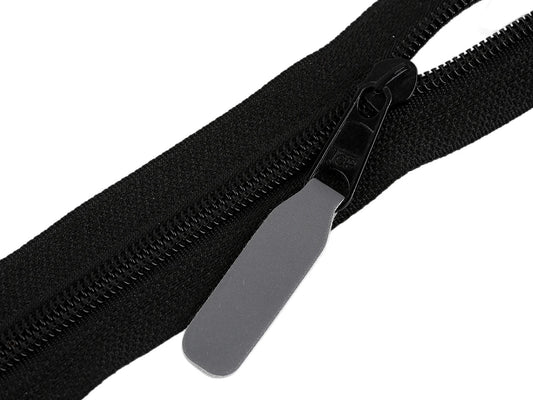Image of a reflector/zipper pull – available at Šarlotes audumi