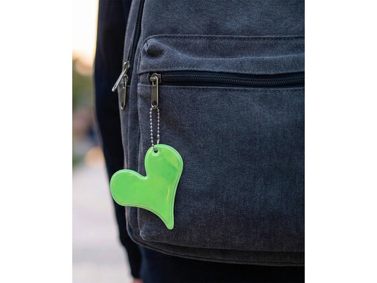 Image of reflector/zipper pull heart – available at Šarlotes audumi