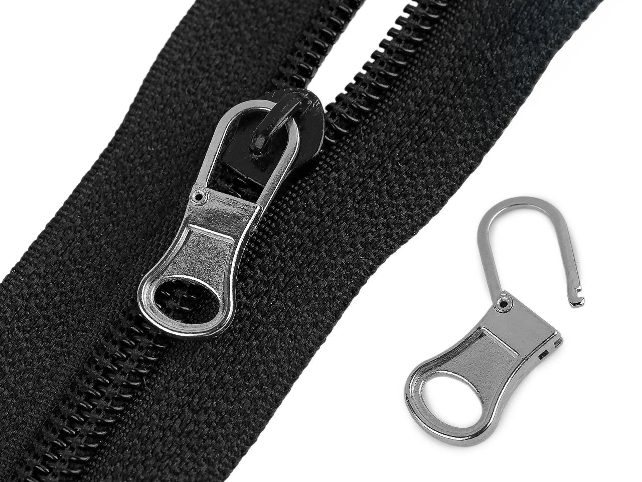 Image d’une tirette de fermeture éclair en métal ouvrable pour réparation – 10 × 27 mm – disponible en ligne chez Šarlotes audumi