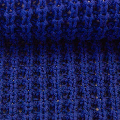 Image d'un tricot épais 100 % coton, bleu roi, 615 g/m² – disponible chez Šarlotes audumi