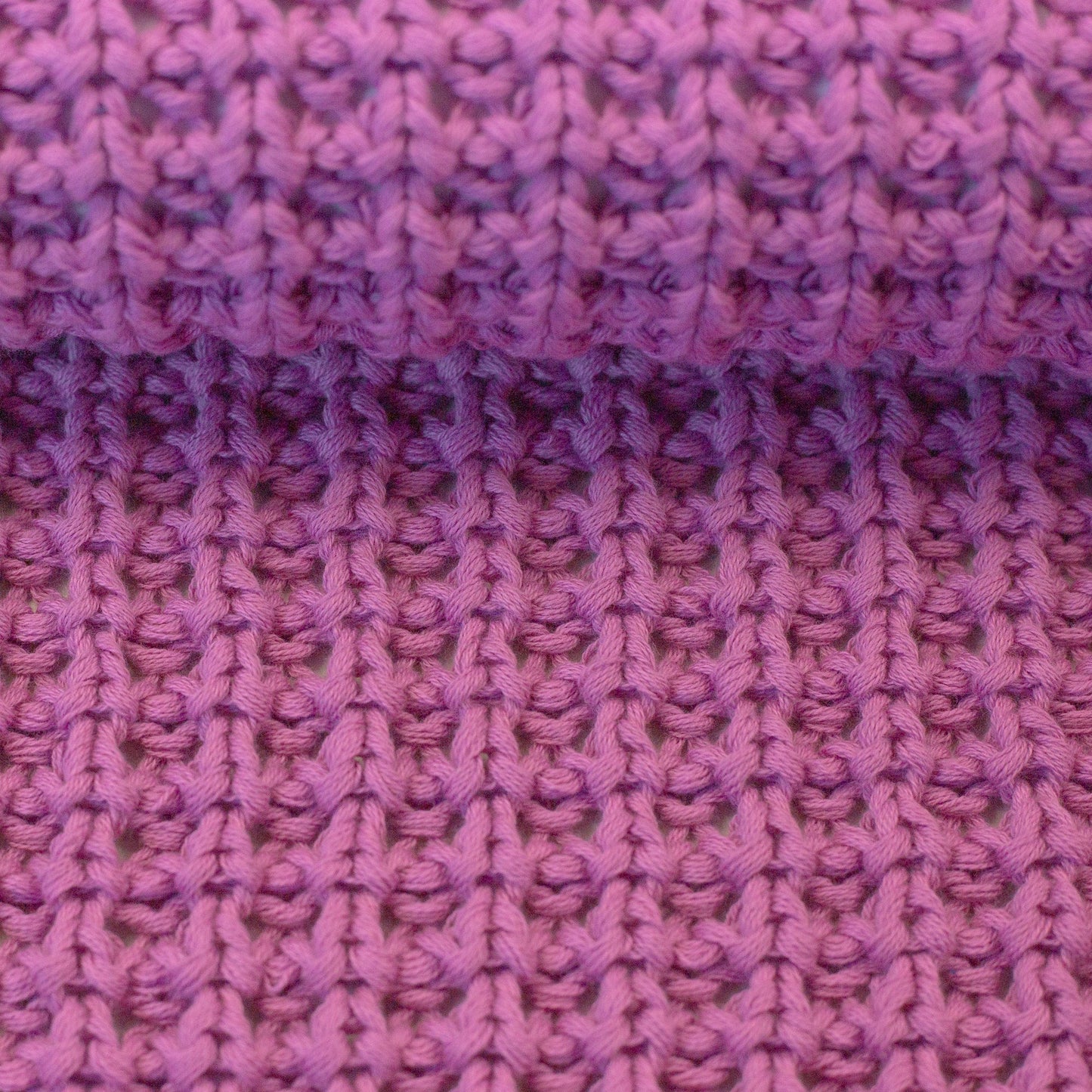 Image de tricot épais 100 % coton, rose, 615 g/m² – disponible chez Šarlotes audumi