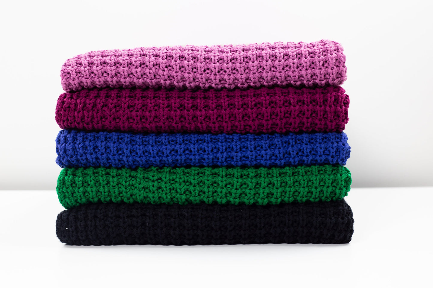 Image d’un tricot épais 100 % coton, rose, 615 g/m² – disponible chez Šarlotes audumi