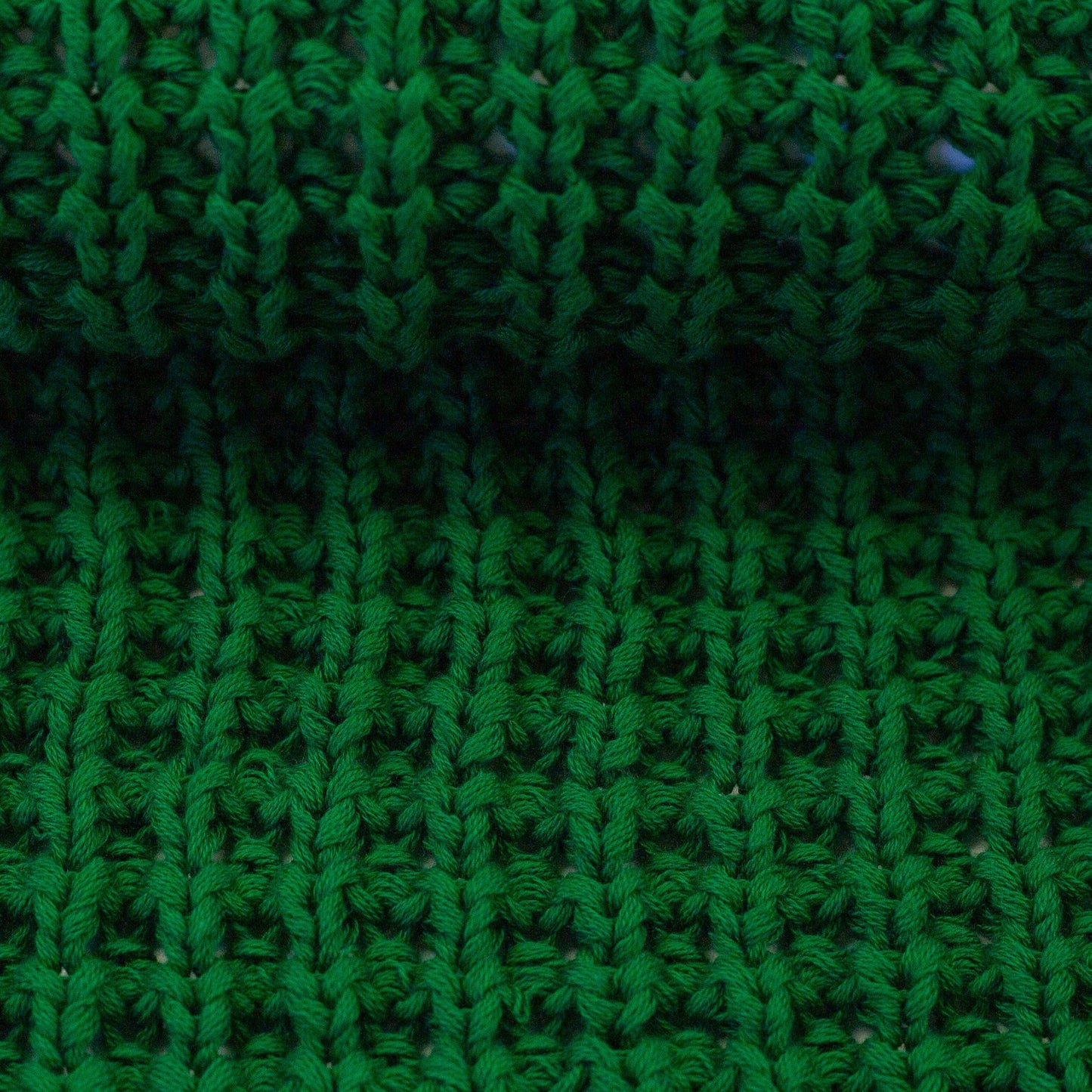 Image d'un tricot épais 100 % coton - vert 615 g/m² – disponible chez Šarlotes audumi