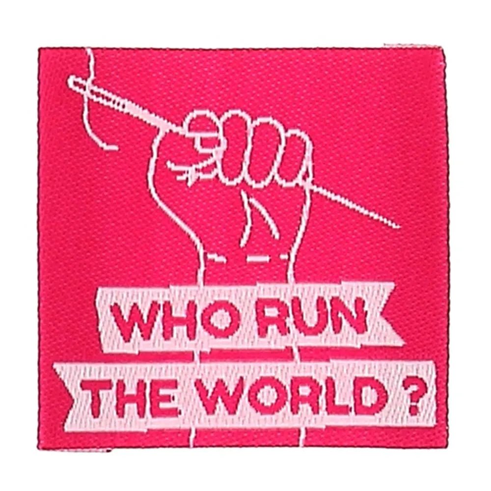 Image of Bohin sew-in clothing labels “Who Run The Word” – 35 × 35 mm, 4 pcs – available online at Šarlotes audumi