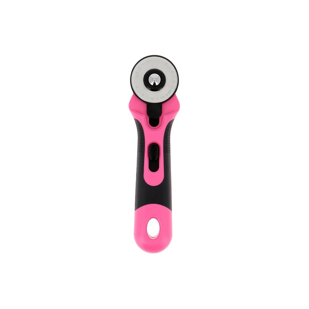 Image of the Bohin rotary fabric cutter – 18 or 45 mm – available online at Šarlotes audumi