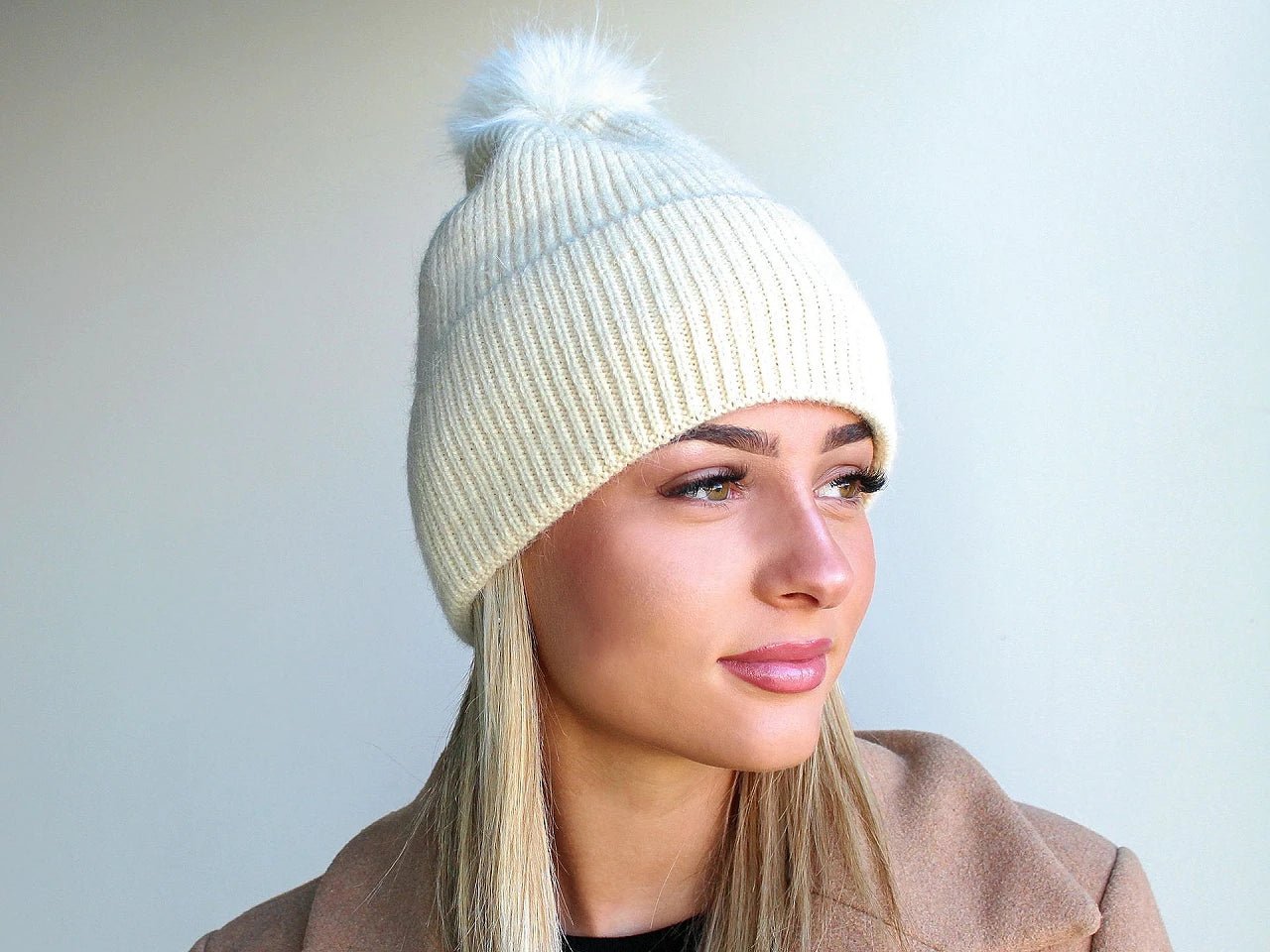 Image of Bumbulis hats with loop Ø8 cm|in assorted shades – available at Charlotte’s Fabrics