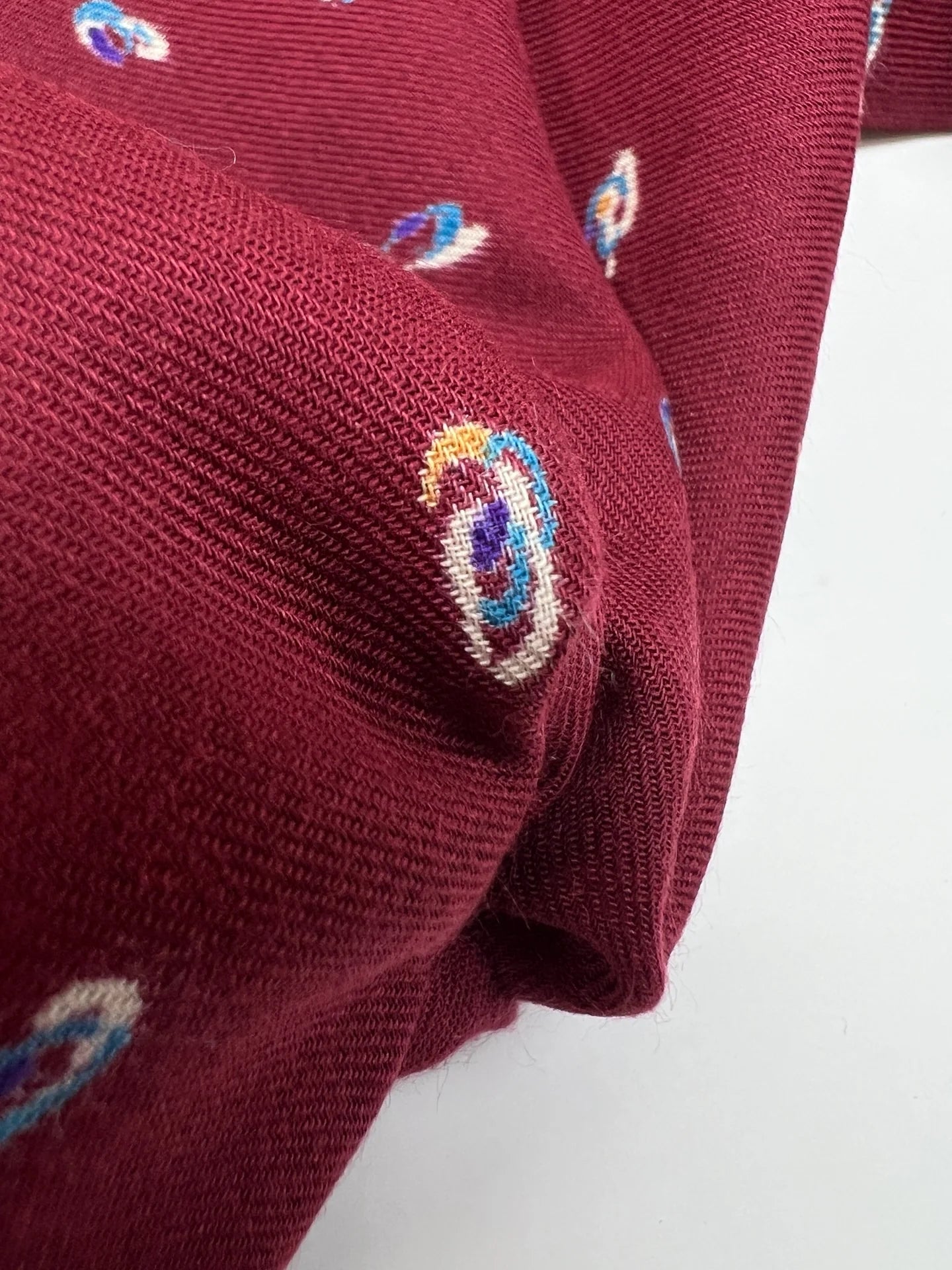 Italian twill fabric in burgundy with a subtle pattern 125 g/m²