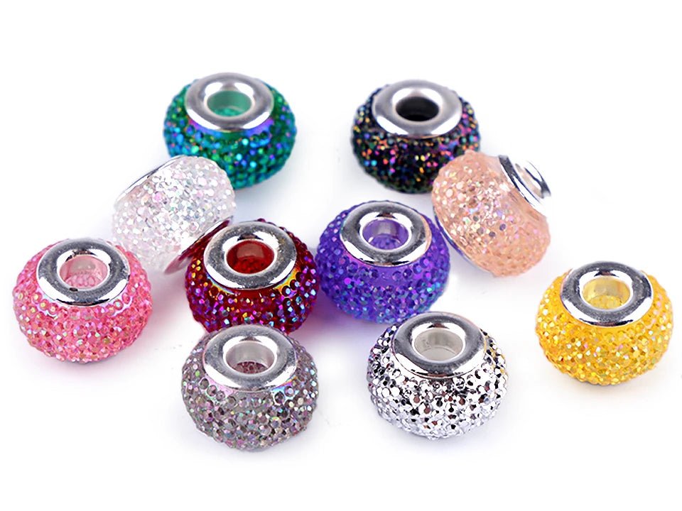 Image avec des perles «Charm» à effet métallique | 9 × 14 mm 10 pièces | couleurs assorties – disponible chez Šarlotes audumi