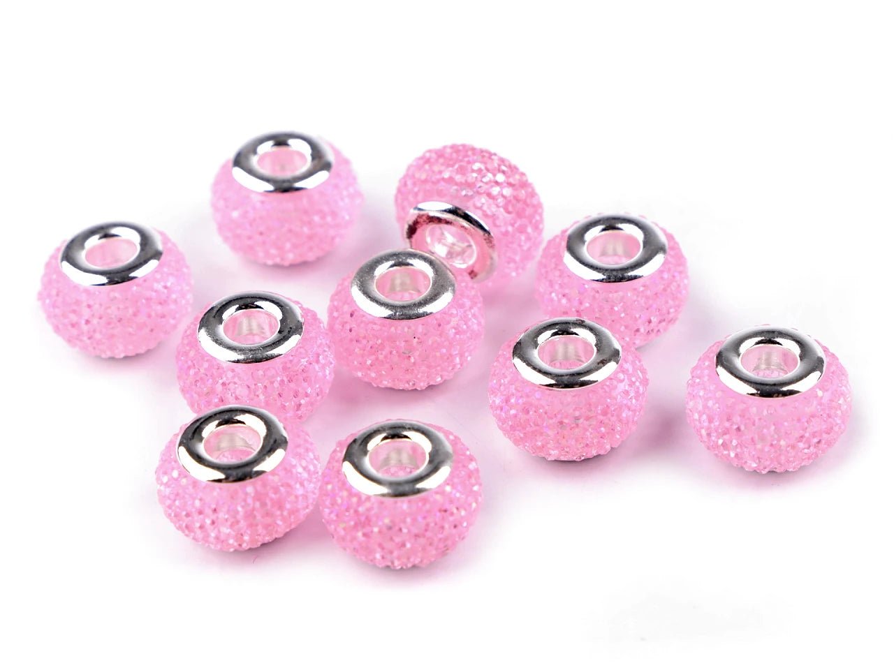 Image avec des perles «Charm» à effet métallique | 9 × 14 mm 10 pièces | couleurs variées – disponible chez Šarlotes audumi