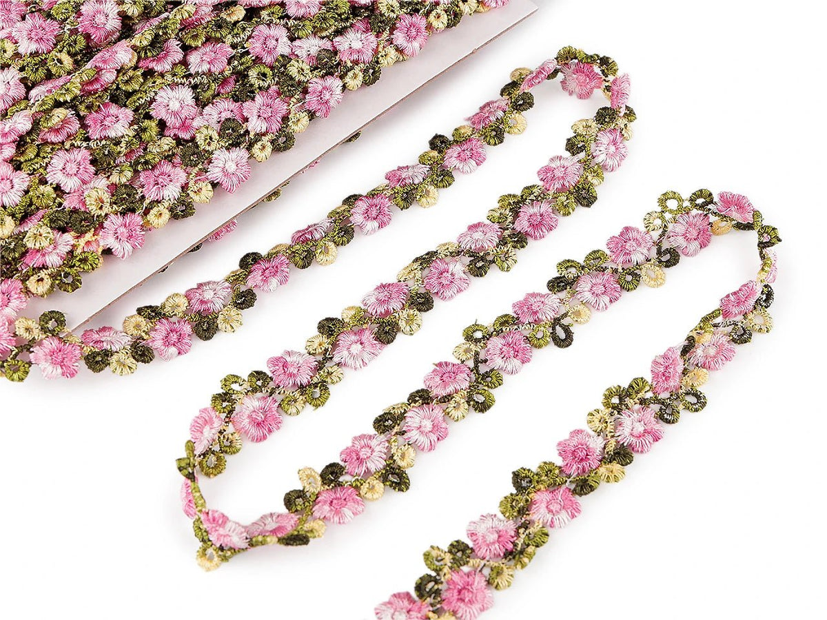 Image of decorative embroidered ribbon with 3D flowers – 20 mm – available online at Šarlotes audumi