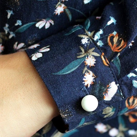 Image of Decorative pearl brooch / button | Ø10 mm – available at Charlotte's Fabrics