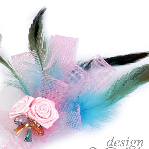 Image avec plumes décoratives de poule 6–20 cm, 20 pièces | tons assortis – disponible chez Šarlotes audumi