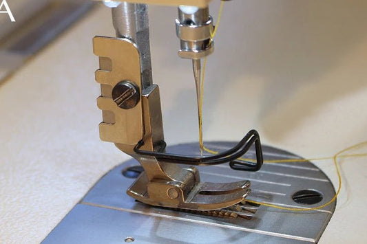 Image of a thread cutter for an industrial sewing machine – 12 × 28 mm – available online at Šarlotes audumi