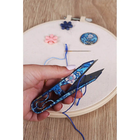 Image of thread scissors with floral pattern, blue, 10 cm, Hobby Gift – available at Šarlotes audumi