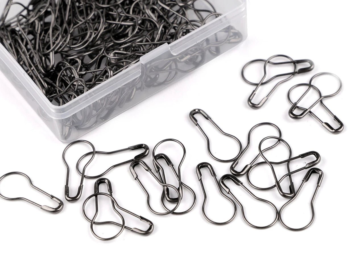 Image of safety pins in a box, 22 mm (approx. 150 pcs.) – available at Šarlotes audumi