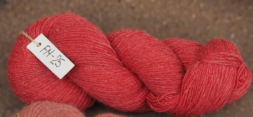 Attēls ar Dzijas Pāces vilnas fabrika 100% Merino - 100 g / 470 m – pieejams Šarlotes audumi