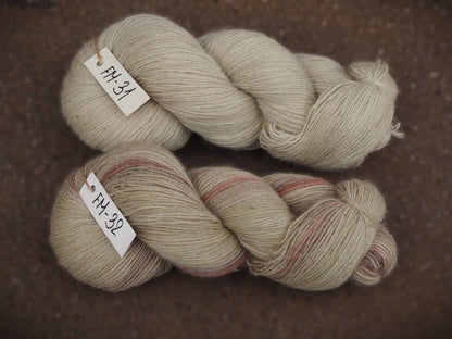 Attēls ar Dzijas Pāces vilnas fabrika 100% Merino - 100 g / 470 m – pieejams Šarlotes audumi