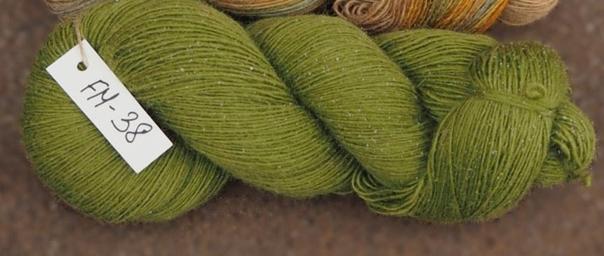 Attēls ar Dzijas Pāces vilnas fabrika 100% Merino - 100 g / 470 m – pieejams Šarlotes audumi