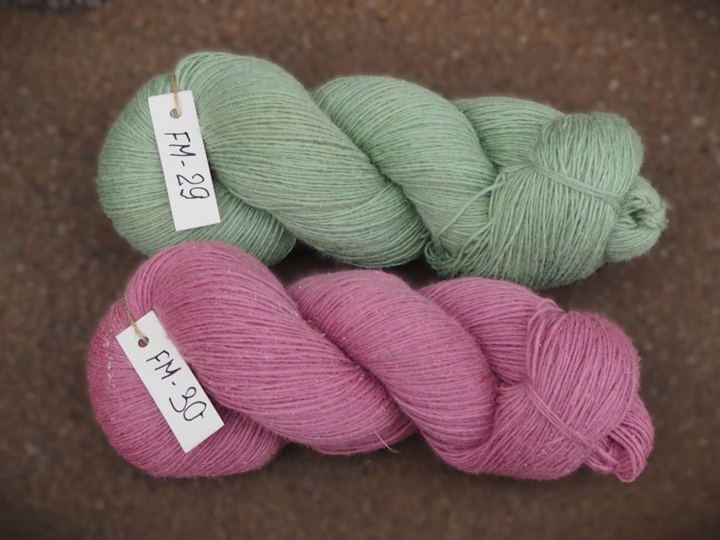 Attēls ar Dzijas Pāces vilnas fabrika 100% Merino - 100 g / 470 m – pieejams Šarlotes audumi