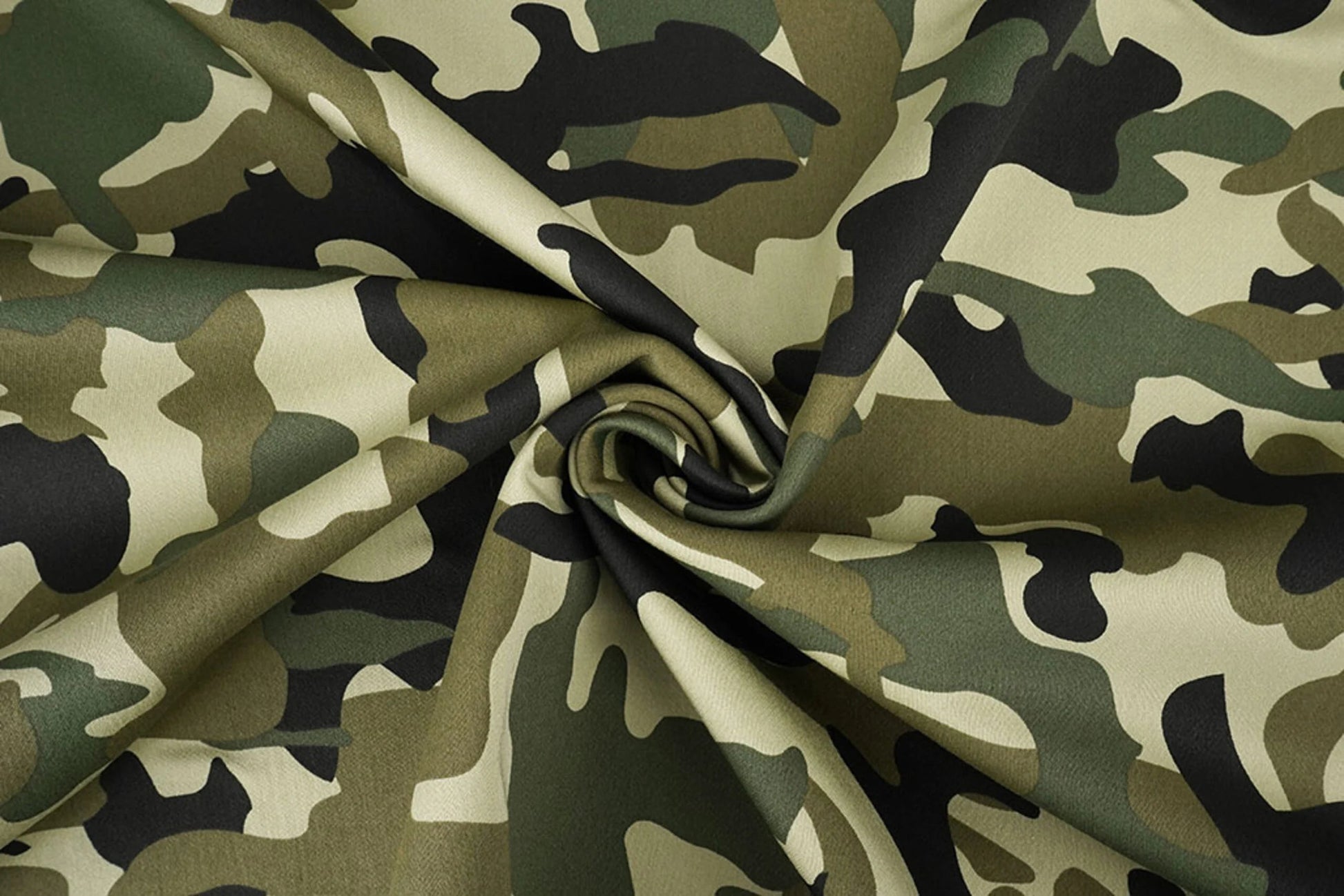 Attēls ar Džinsa audums ar kamuflāžas rakstu – Army Green 275 g/m² – pieejams Šarlotes audumi