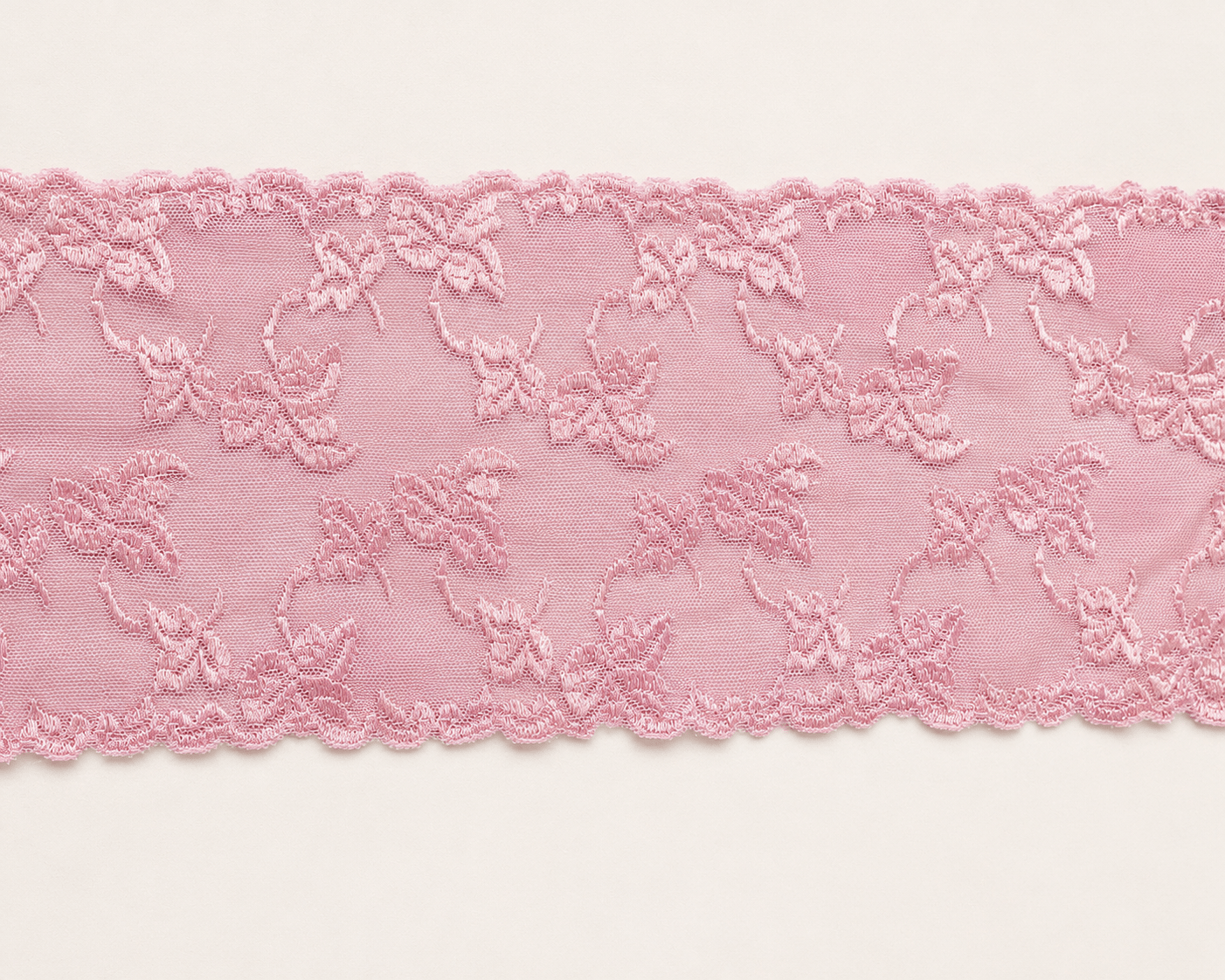 Image d’une dentelle élastique 14 cm, vieux rose – disponible en ligne chez Šarlotes audumi