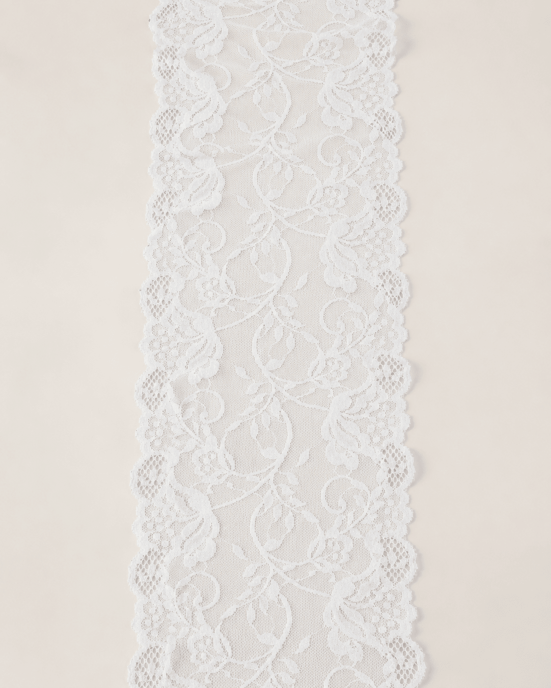 Image avec dentelle élastique 15 cm- blanche – disponible en ligne chez Šarlotes audumi