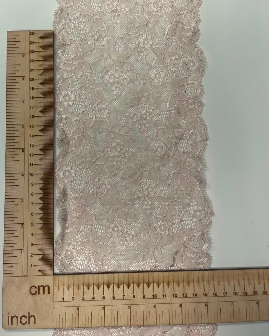 Image de dentelle élastique 16 cm rose poudré aérien – disponible en ligne chez Šarlotes audumi