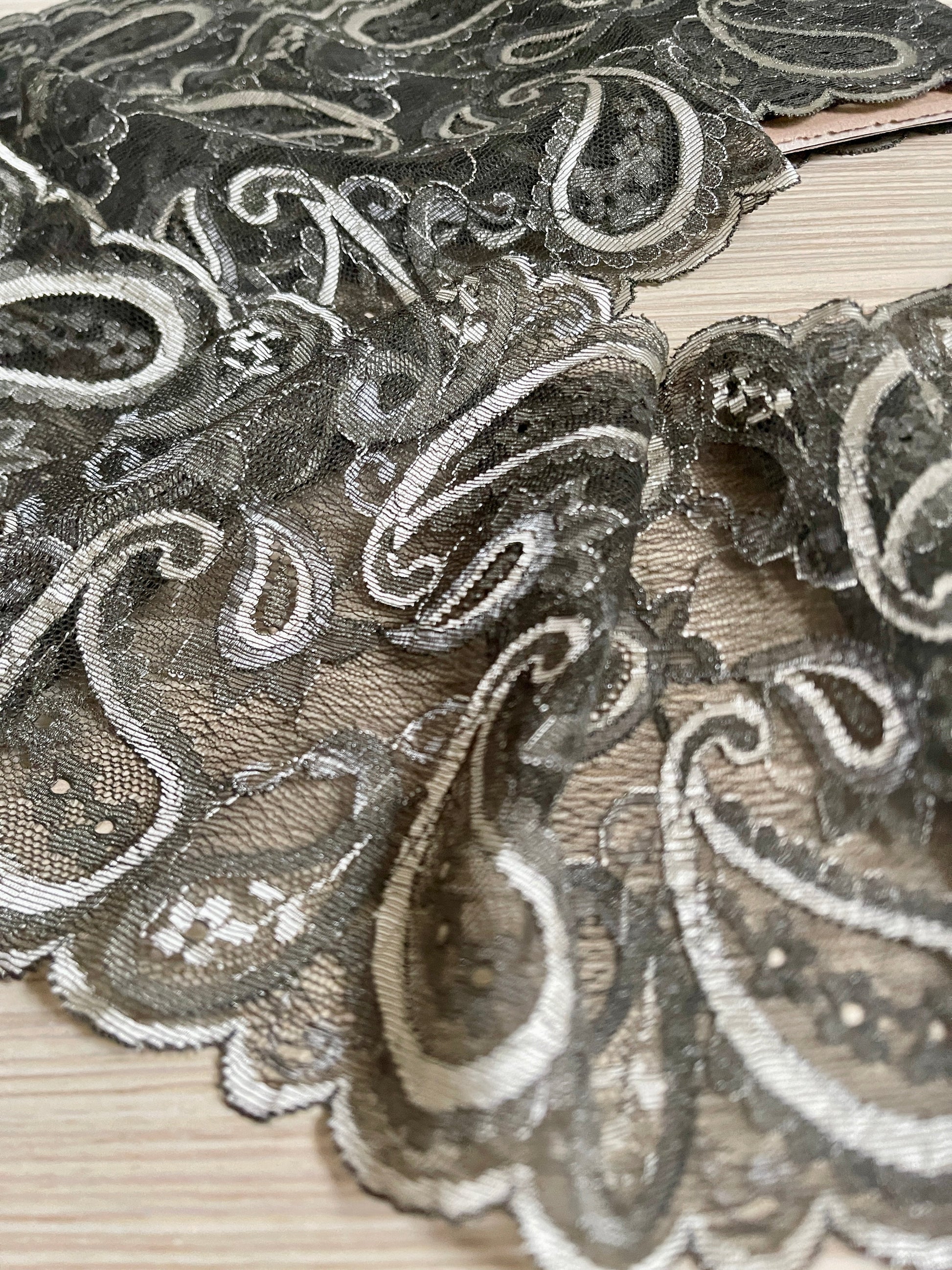 Image of Elastic lace 16 cm - khaki green – available at Šarlotes audumi