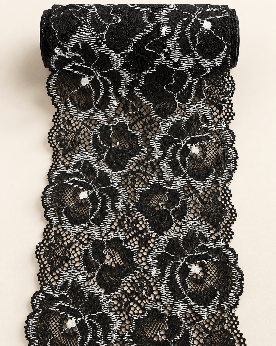 Image of elastic lace 16 cm black with white – available online at Šarlotes audumi