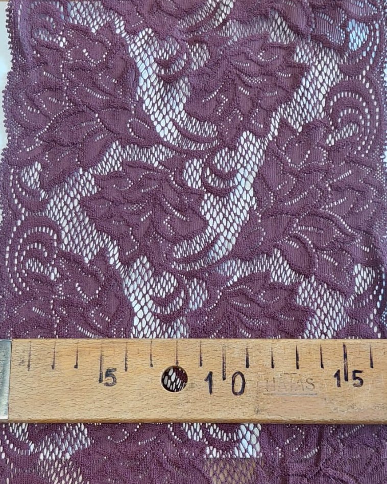 Image de dentelle élastique 18 cm, ton bordeaux – disponible en ligne chez Šarlotes audumi