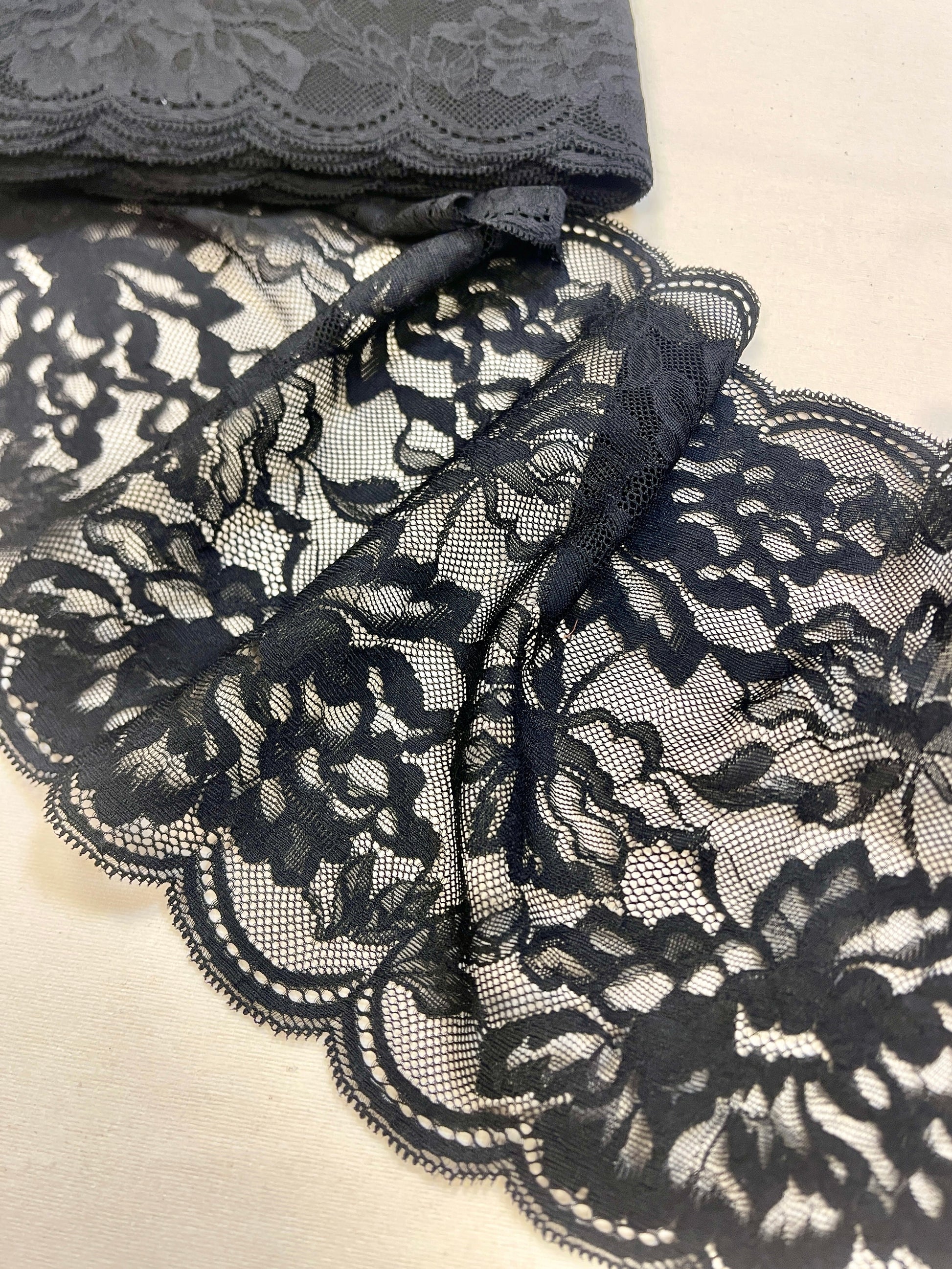 alt
Image of Elastic lace 20 cm - black – available at Šarlotes audumi