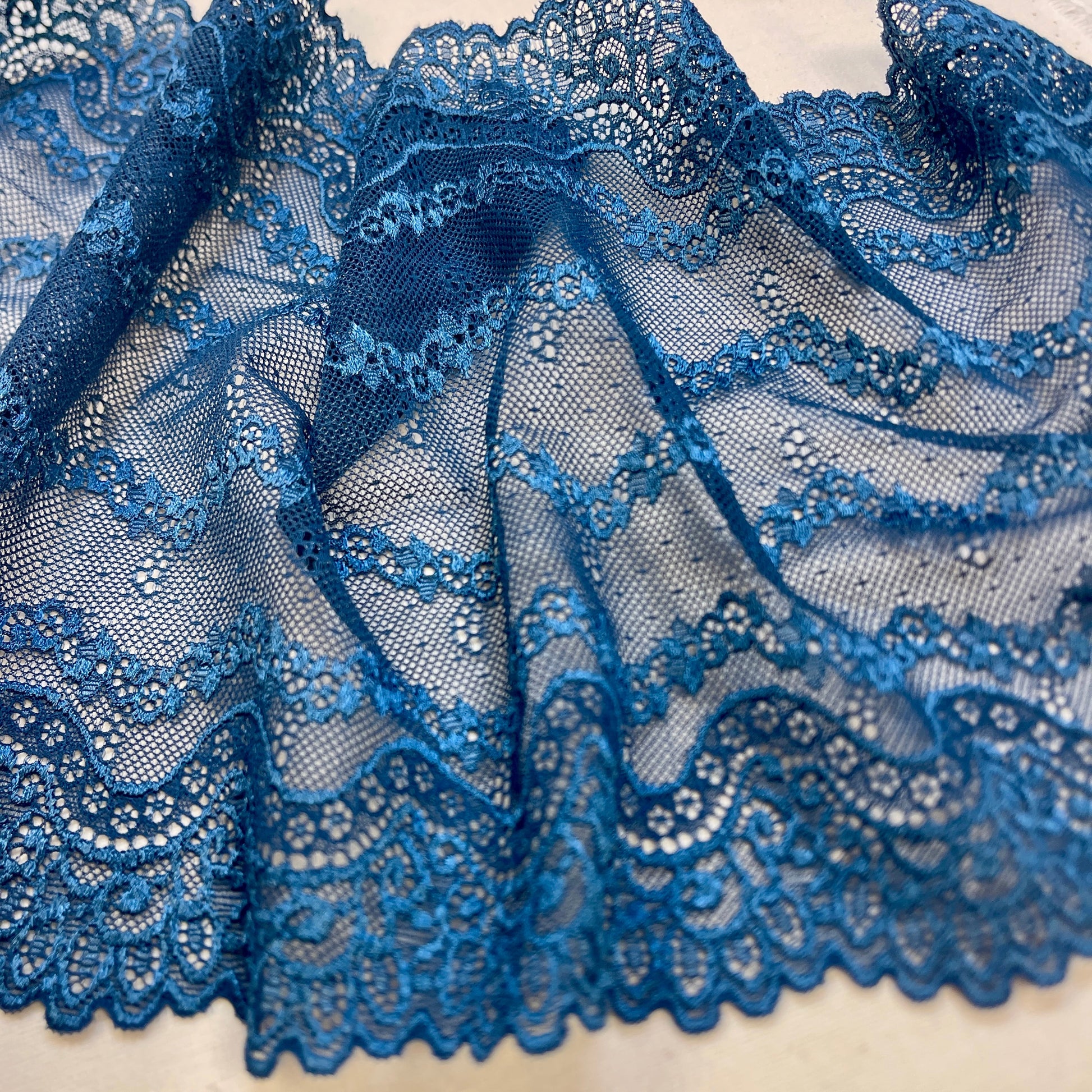 alt
Image of elastic lace 20 cm - dark blue – available at Šarlotes audumi