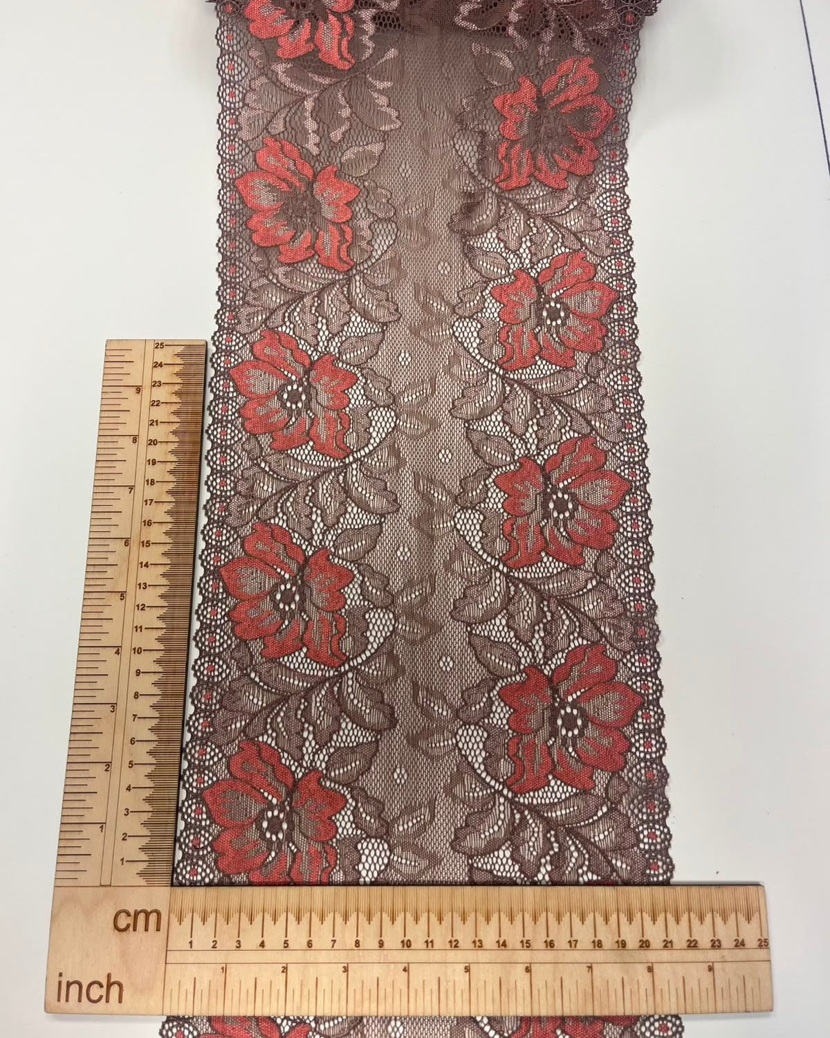 Image de dentelle élastique 22 cm marron à fleurs orange – disponible en ligne chez Les tissus de Charlotte