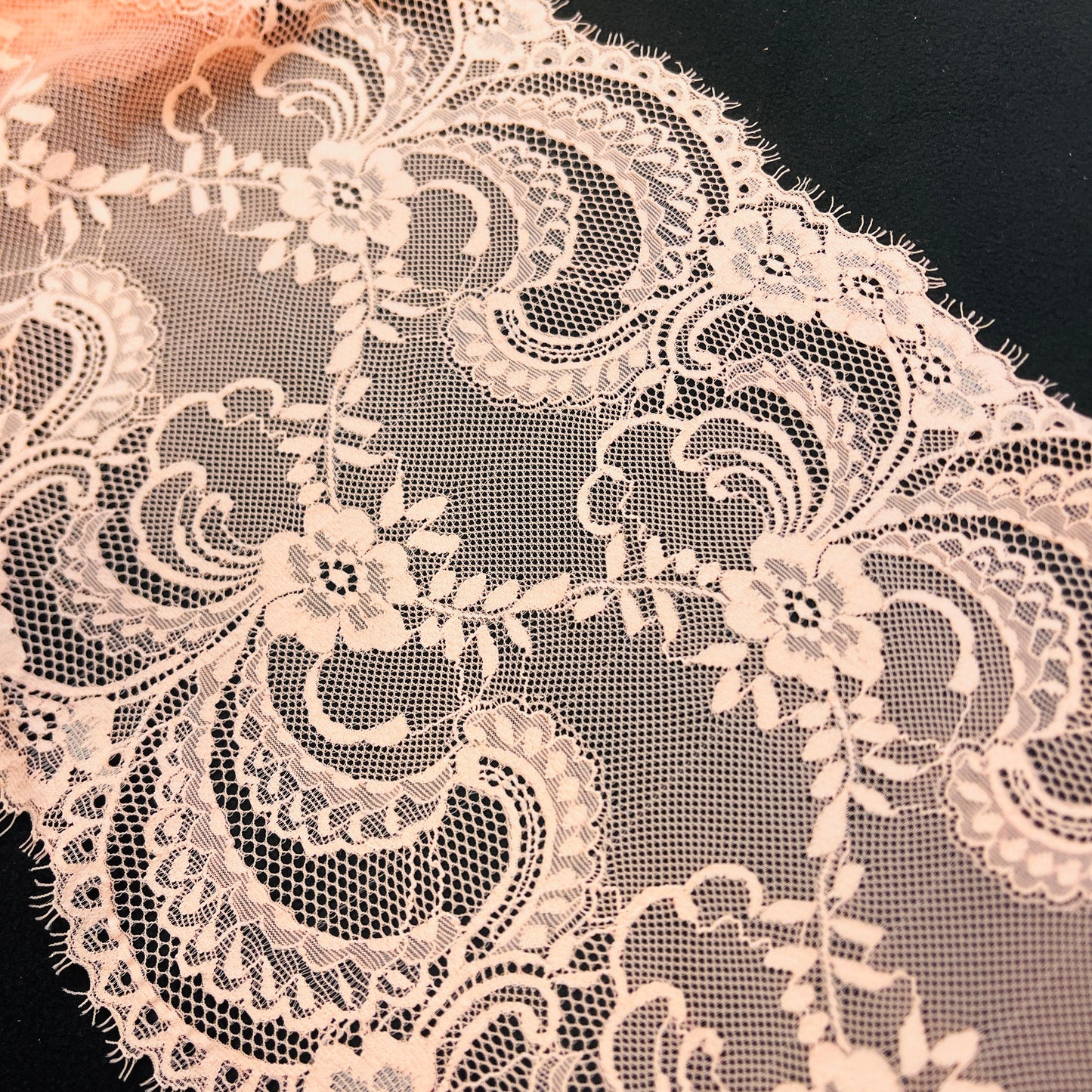 Image with Elastic lace 25 cm - salmon pink – available at Charlotte's Fabrics