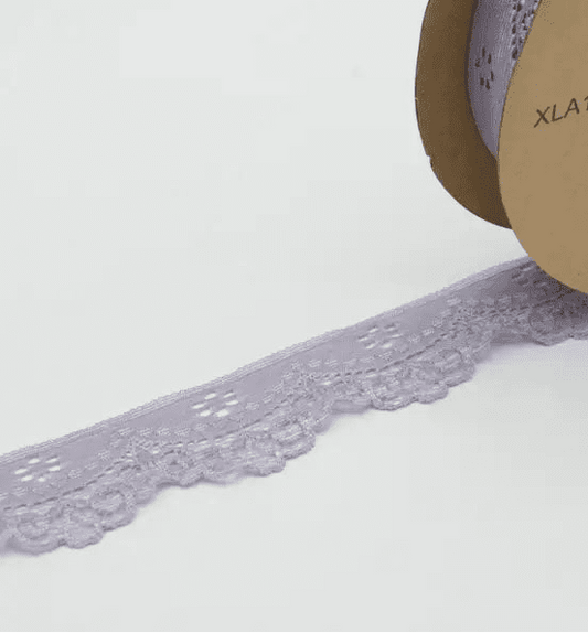 Image de dentelle élastique 3,5 cm - lilas fumé – disponible chez Šarlotes audumi