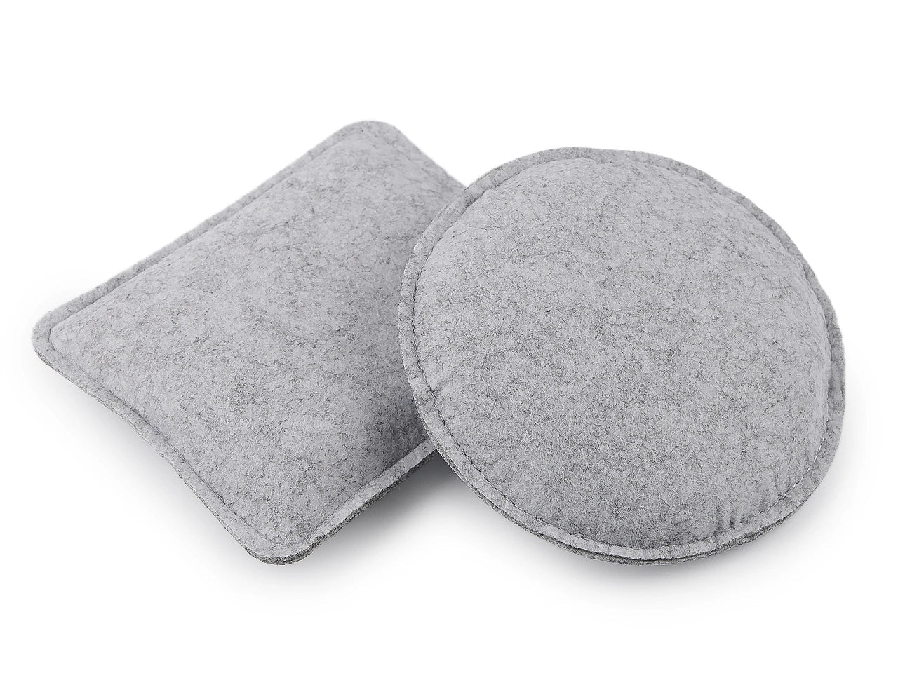 Image avec tapis de feutrage Felting Pad – disponible chez Šarlotes audumi