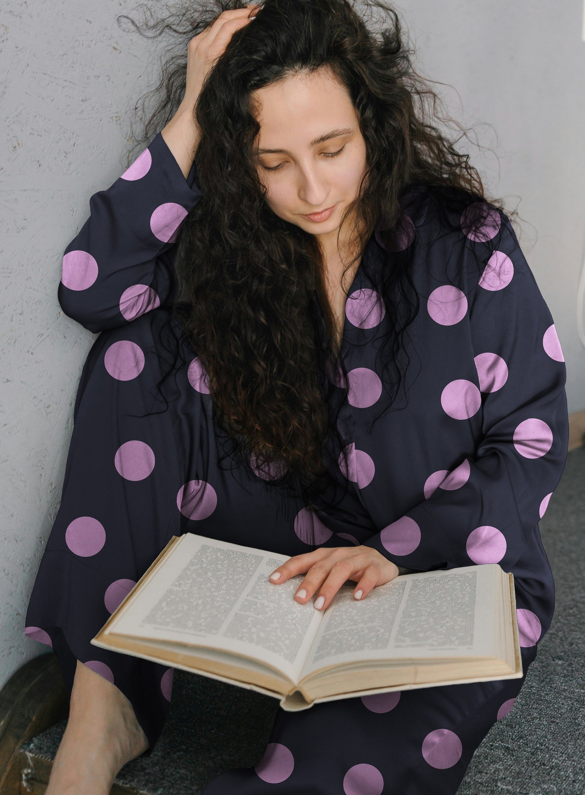 Image with Flannel - pink dots on a dark blue background 165 g/m² – available at Šarlotes audumi